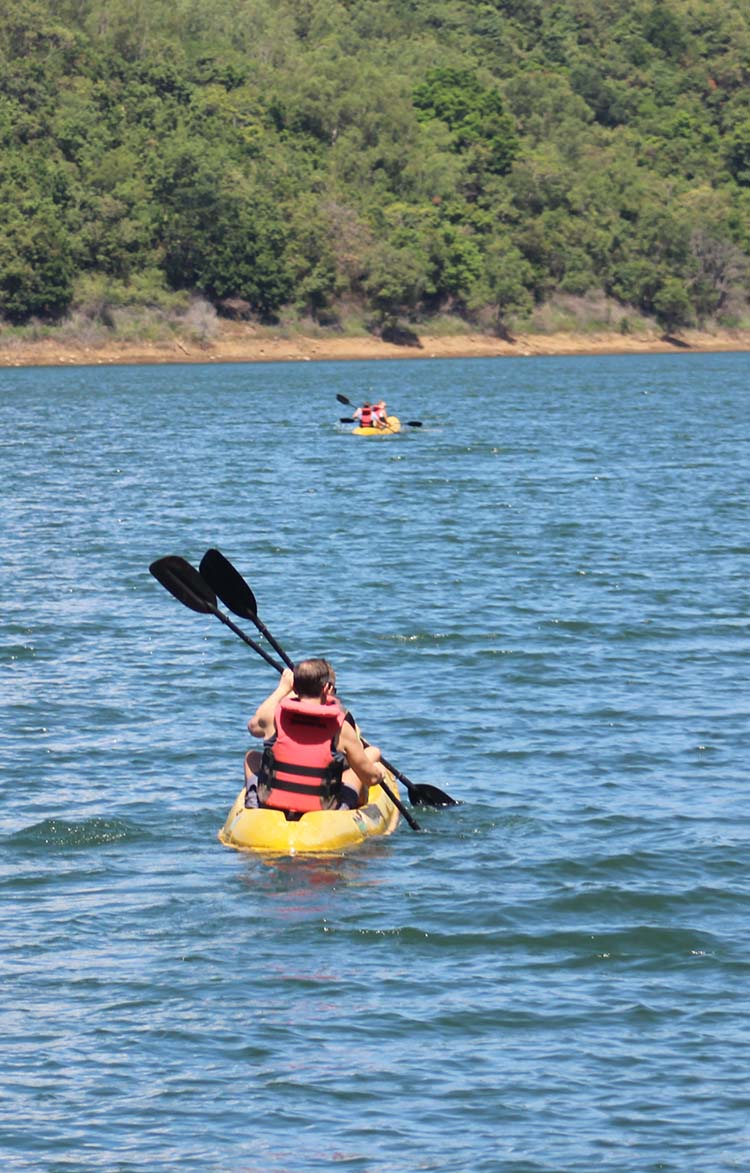 canoeing in Samanala Wawa Reservoir at the glenrock